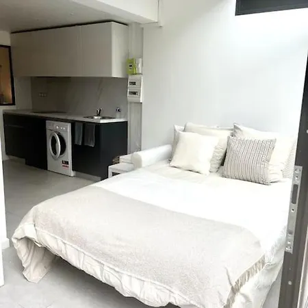 Daire Appartement, Atypique, Proche Du Centre Antibes
